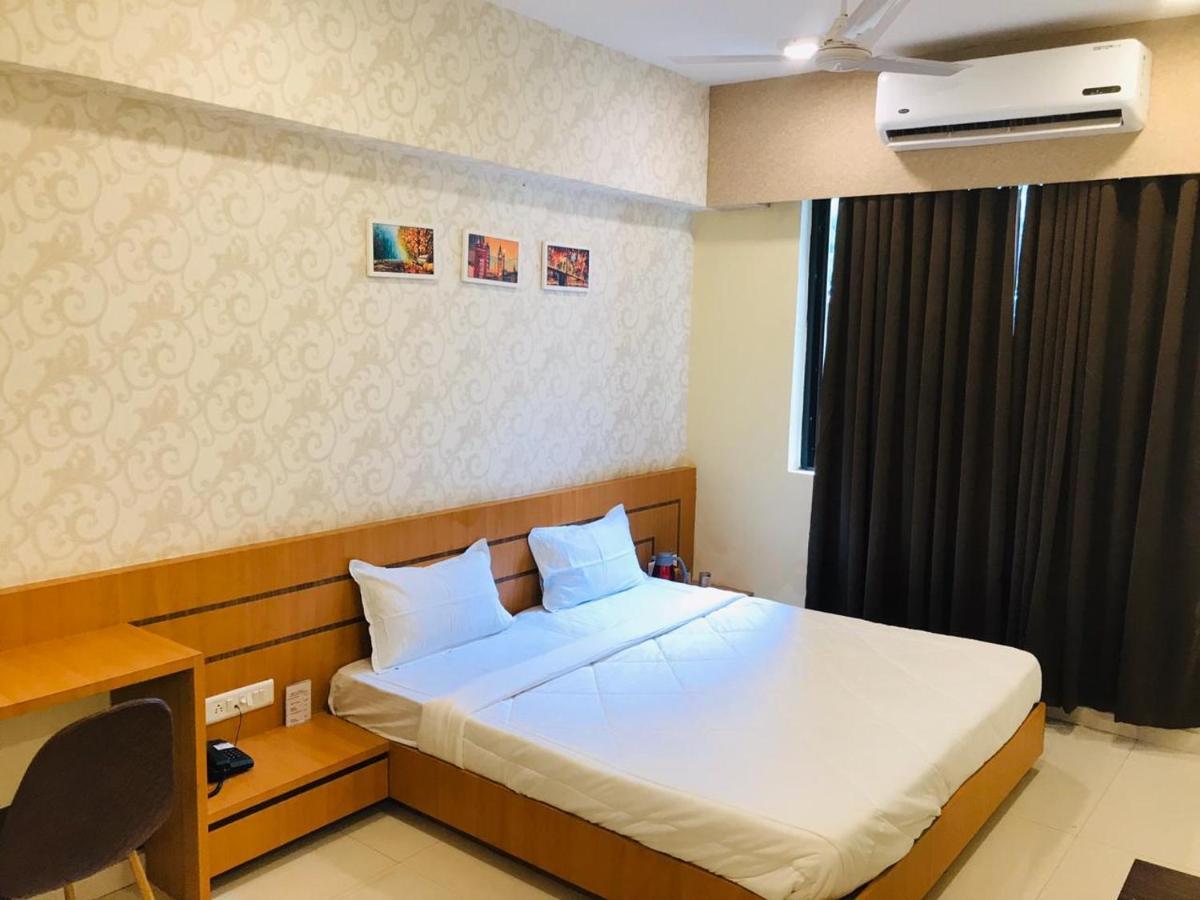 Hotel Golden - I Rāipur エクステリア 写真