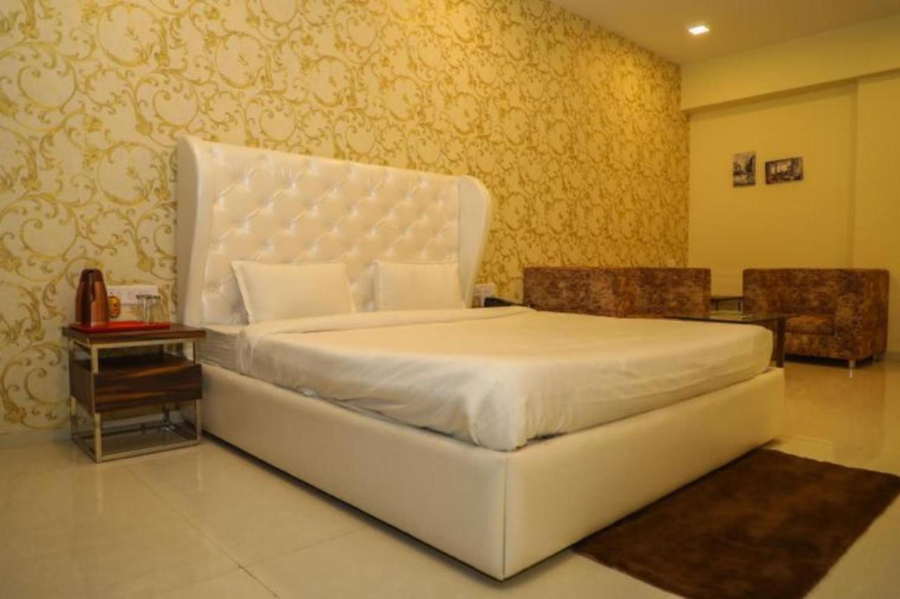 Hotel Golden - I Rāipur エクステリア 写真