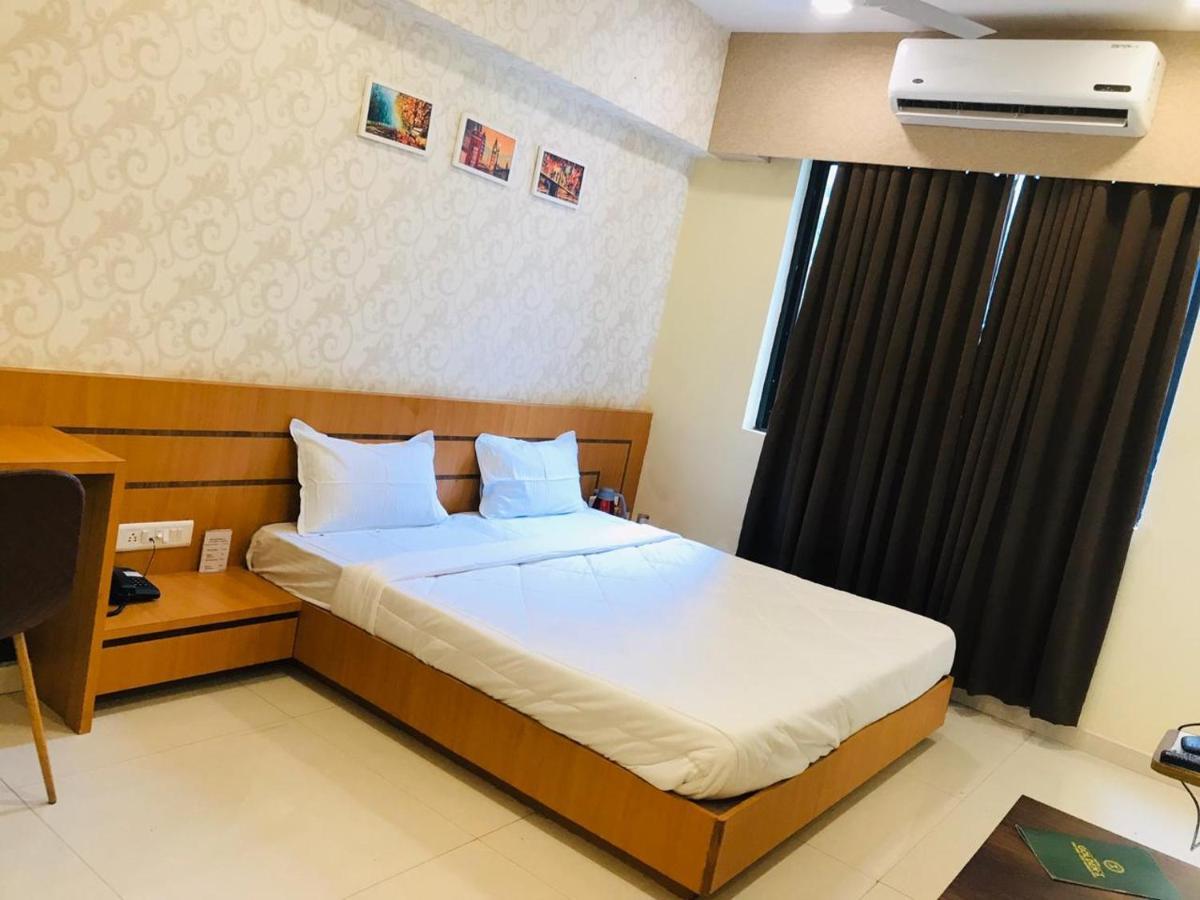 Hotel Golden - I Rāipur エクステリア 写真