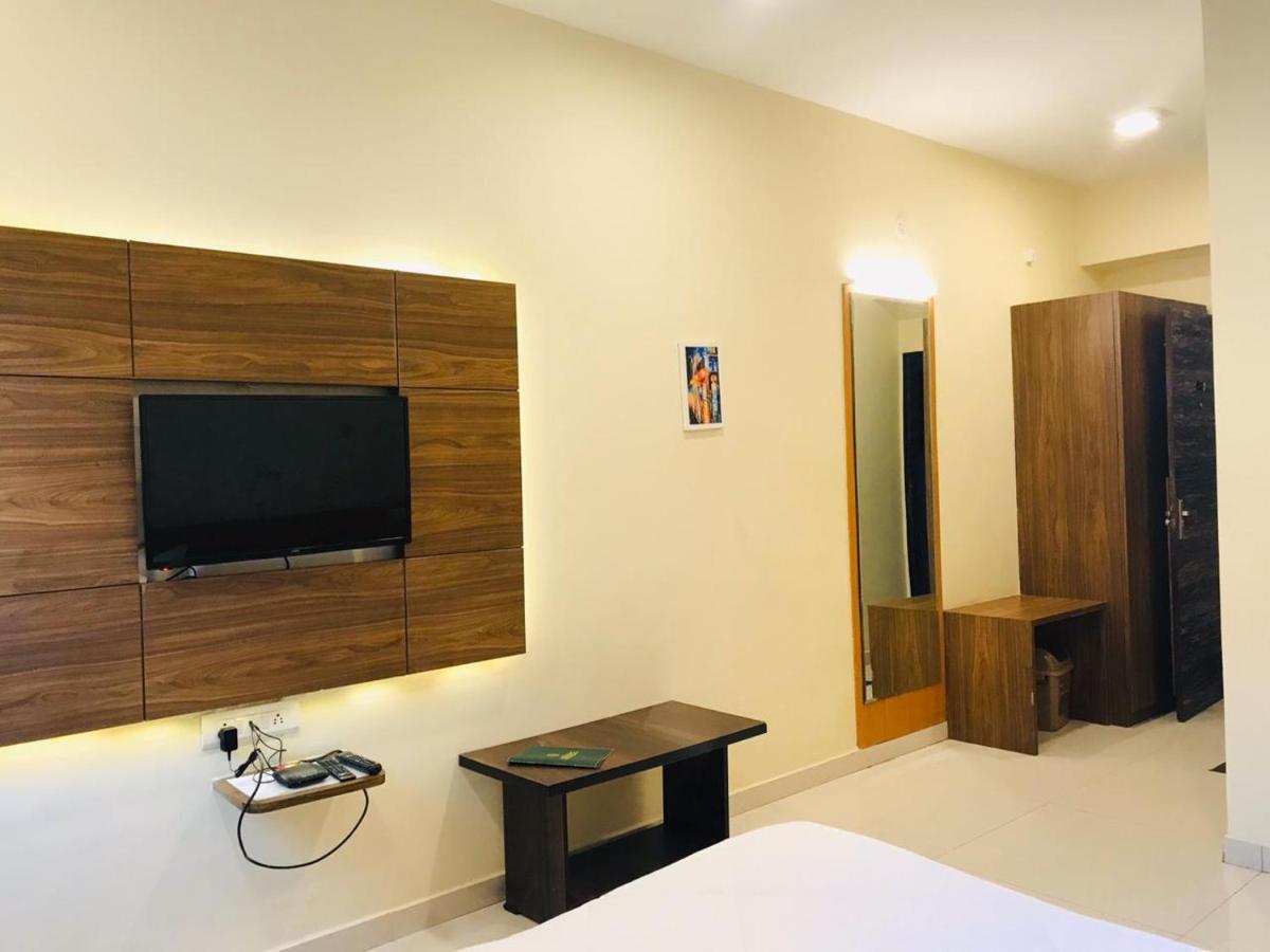 Hotel Golden - I Rāipur エクステリア 写真