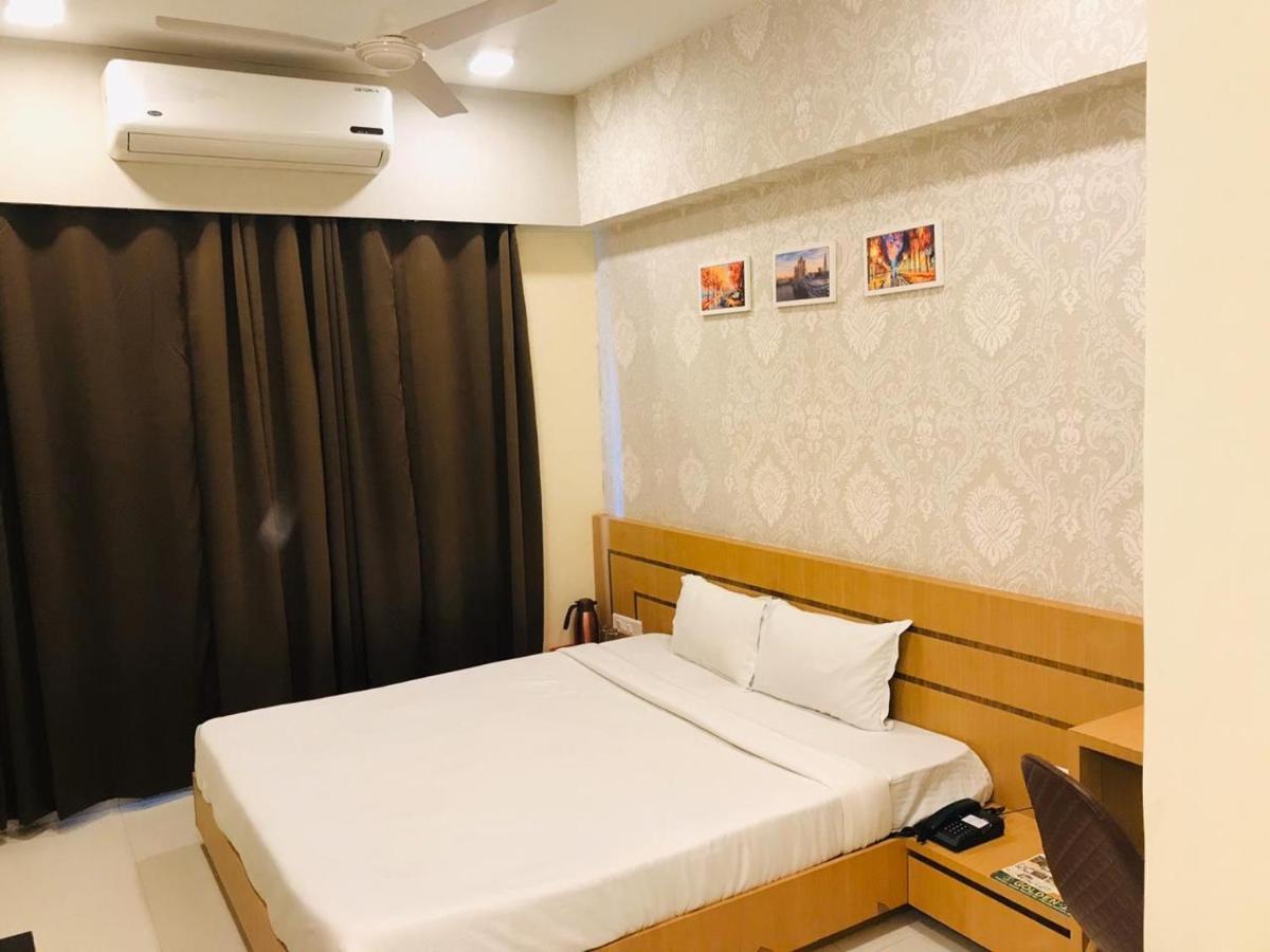 Hotel Golden - I Rāipur エクステリア 写真
